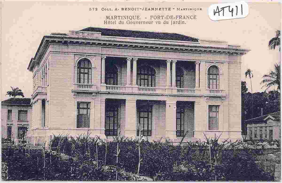 Fort-de-France. Hôtel du Gouverneur, vu du jardin