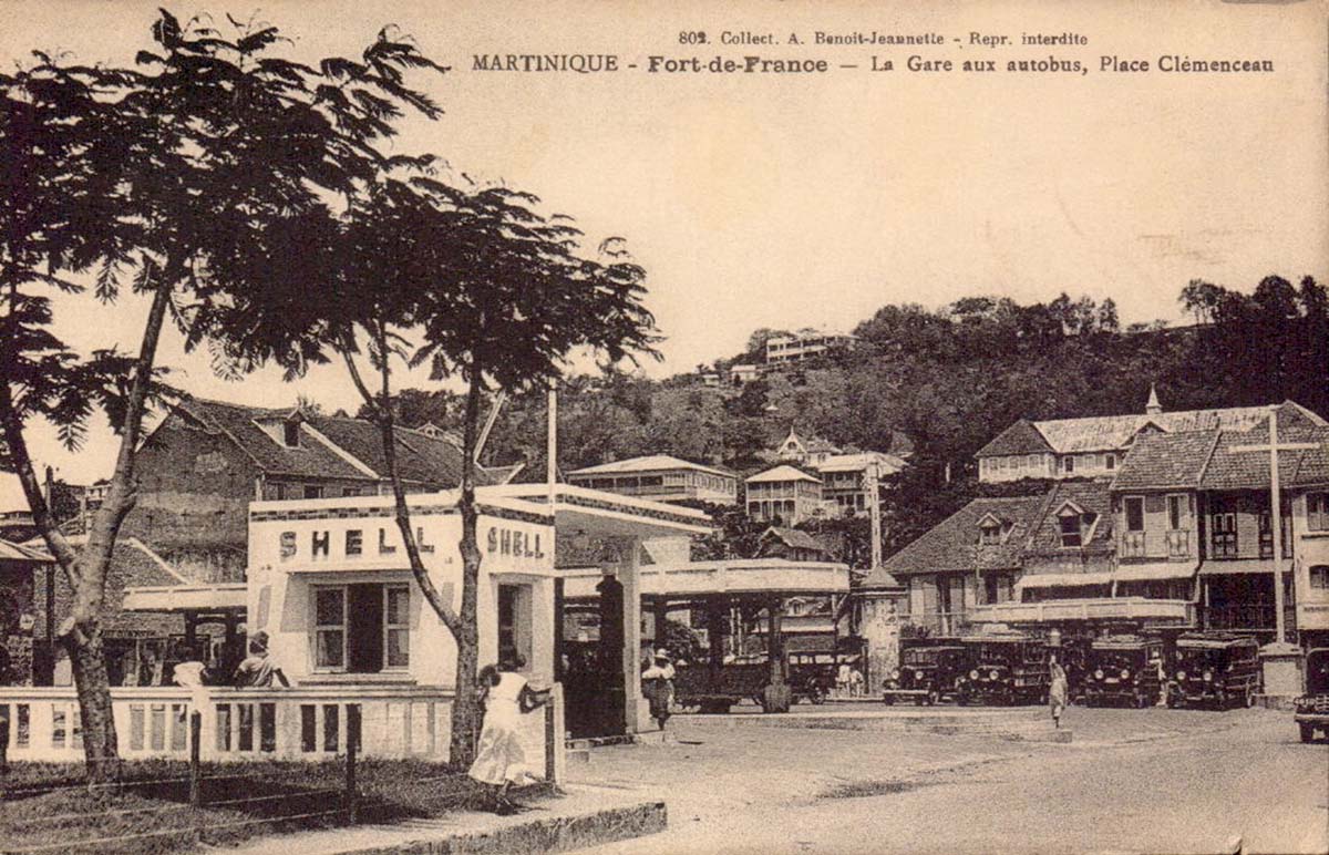 Fort-de-France. La Gare aux autobus à Place Clemenceau