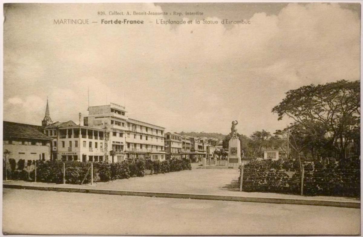 Fort-de-France. L'Esplanade et la statue d'Esnambuc