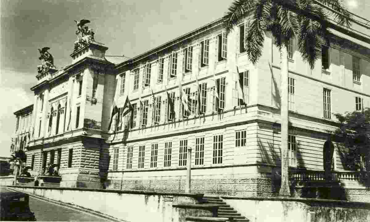 Panama City. National Institute
