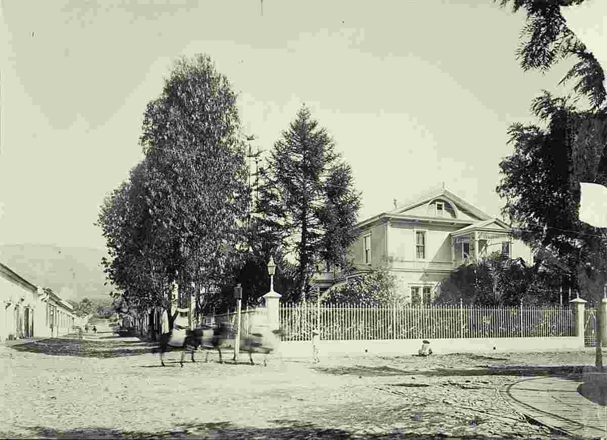 San Salvador. A residence