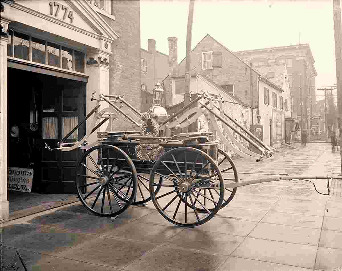 Alexandria. Friendship fire engine, between 1910 and 1920