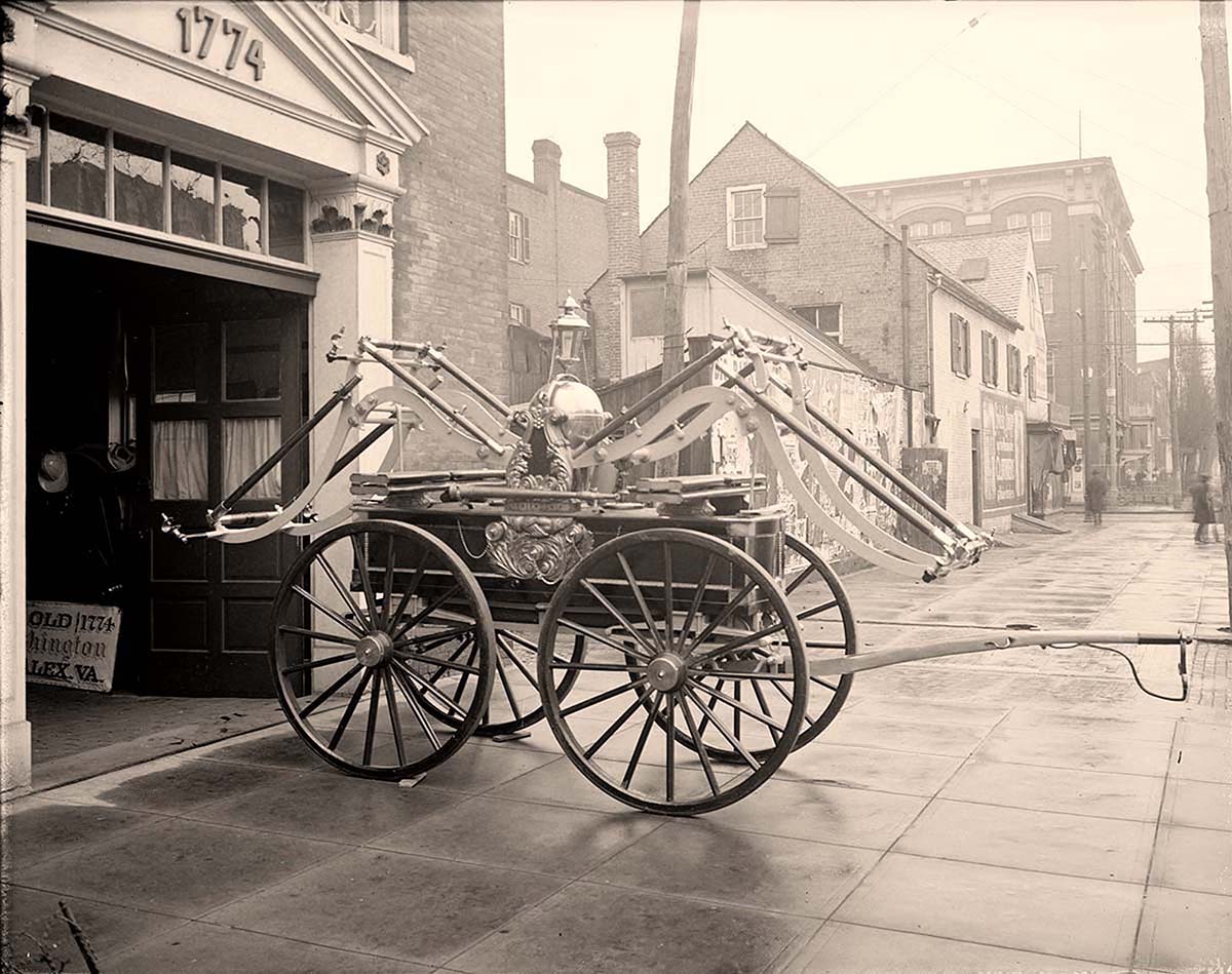 Alexandria. Friendship fire engine, between 1910 and 1920