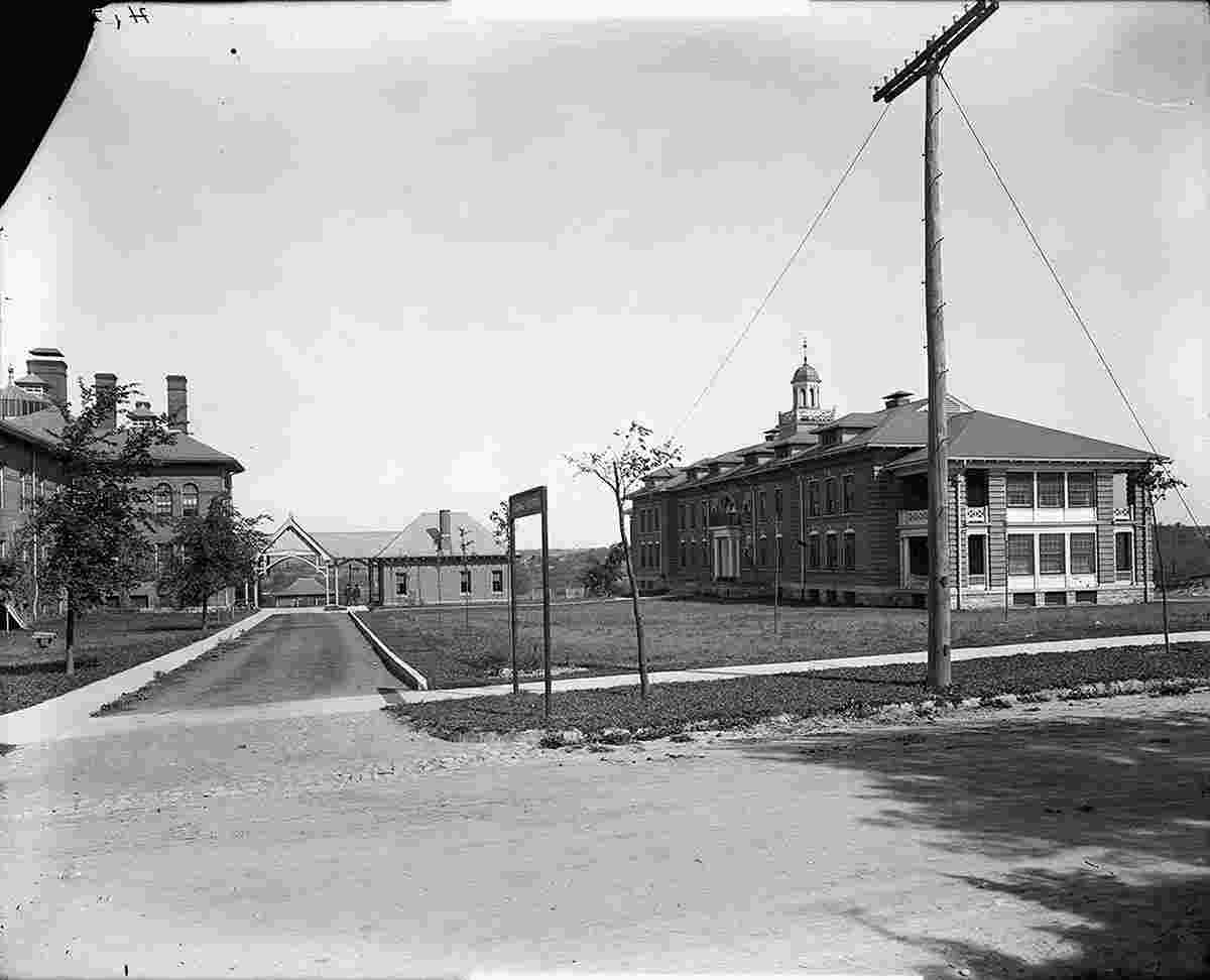 Ann Arbor. University of Michigan, Hospital and nurses' home, between 1880 and 1901