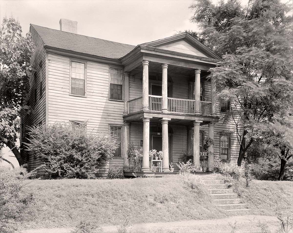 Athens. Golding - Gerdine House, Columned Porch, between 1939 and 1944