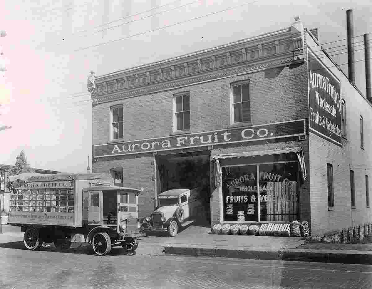 Aurora. Aurora Fruit Company on North River Street, 1928