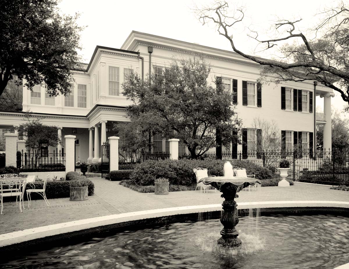 Austin. Fountain in the rear of the Texas Governor's Mansion