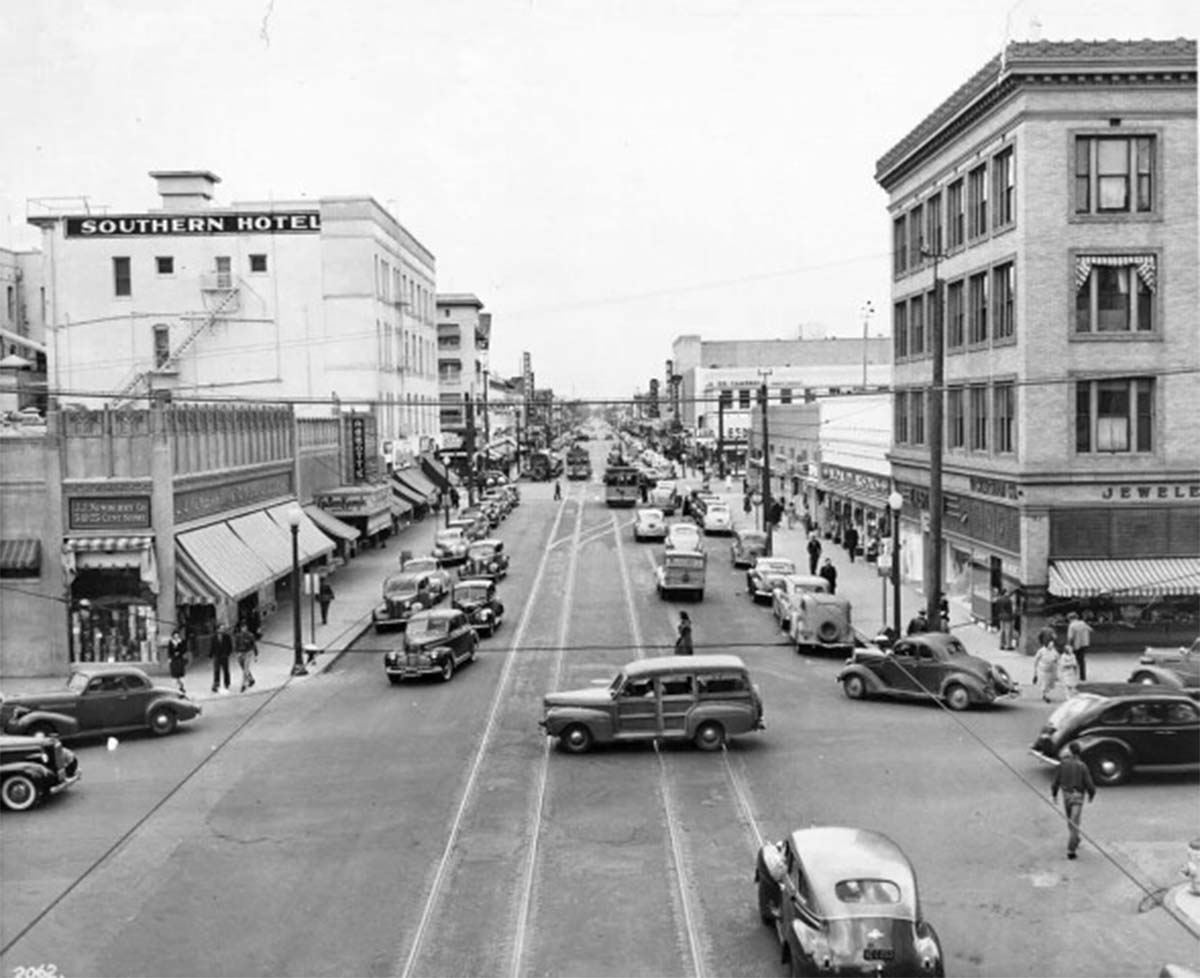 Bakersfield. Panorama of city, Southern Hotel, 1940s