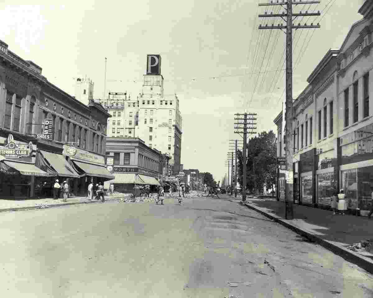 Bismarck. Patterson Hotel, First National Bank