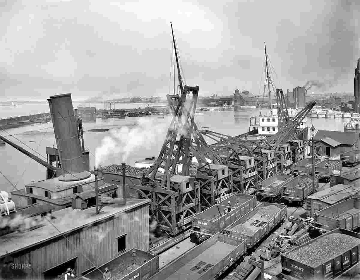 Buffalo. Thornberger hoist unloading ore at Lackawanna docks, circa 1900