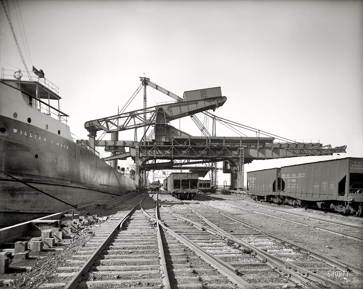 Buffalo. Unloading ore from Hulett machine, circa 1908