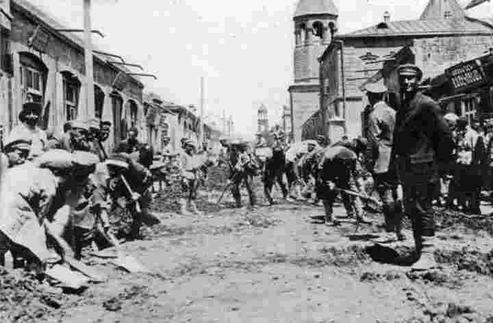 Gyumri. Constructing
