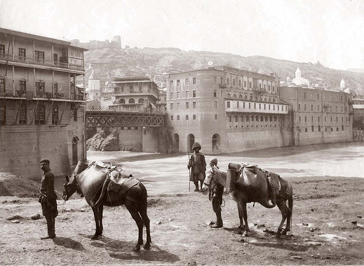 Tbilisi. Maidan bridge and water carriers