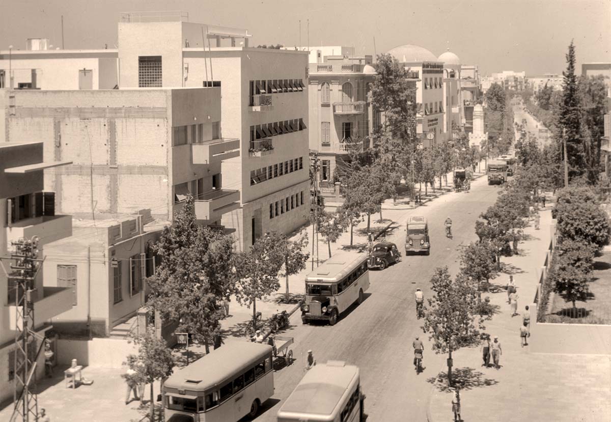 Tel Aviv. Panorama of the city street, between 1920 and 1946