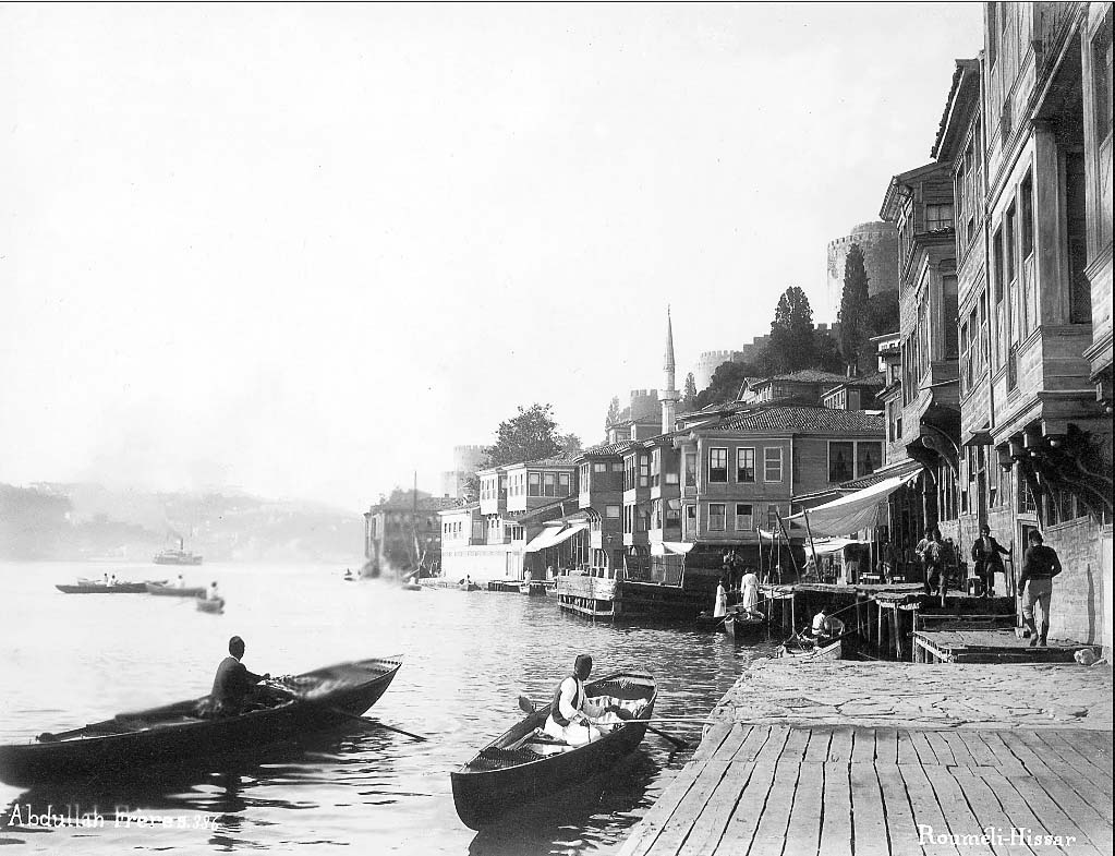 Istanbul. The embankment, in the distance - Rumeli Hisara's fortress