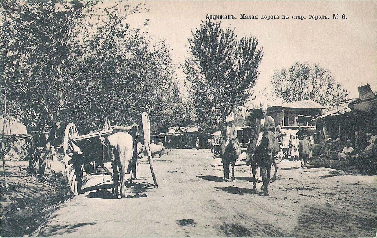 Andijan. Small road to the old city