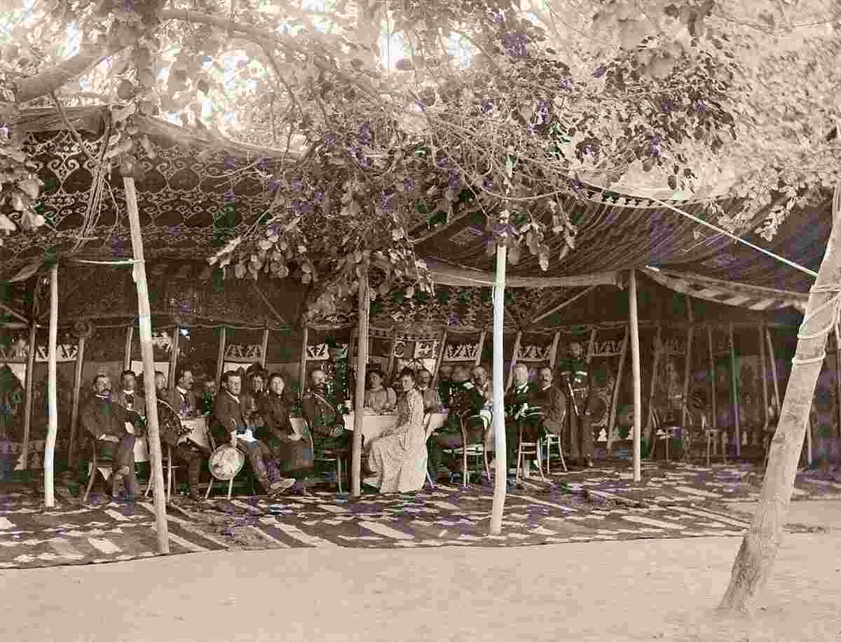 Bukhara. Reception at General Annenkov in the presence of the Chardzhui Bey