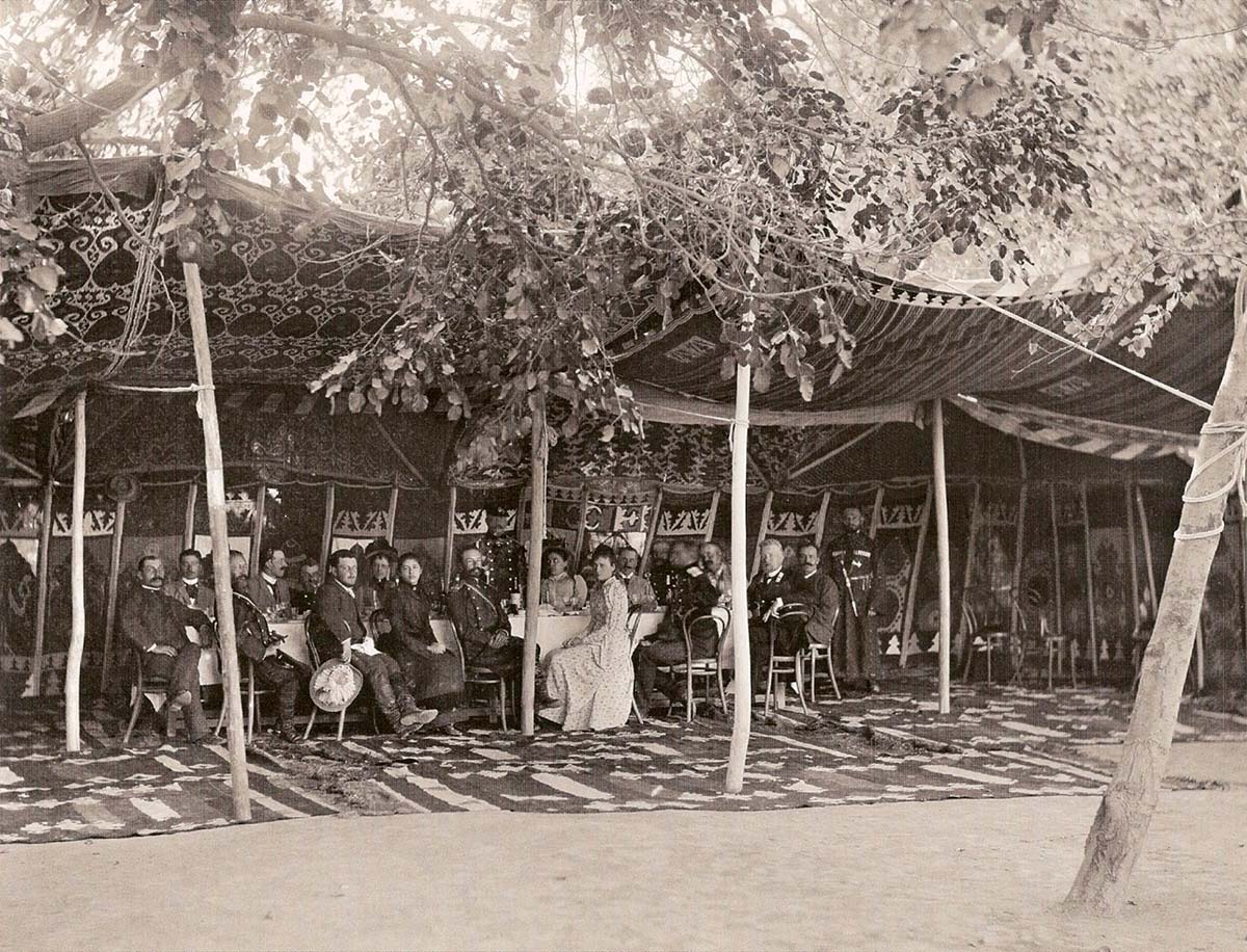 Bukhara. Reception at General Annenkov in the presence of the Chardzhui Bey