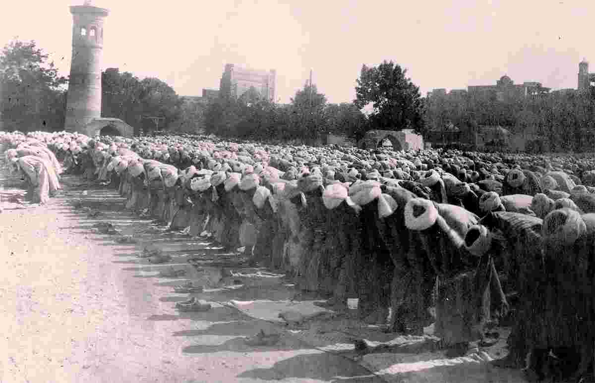 Bukhara. Friday prayer at the Registan, 1924
