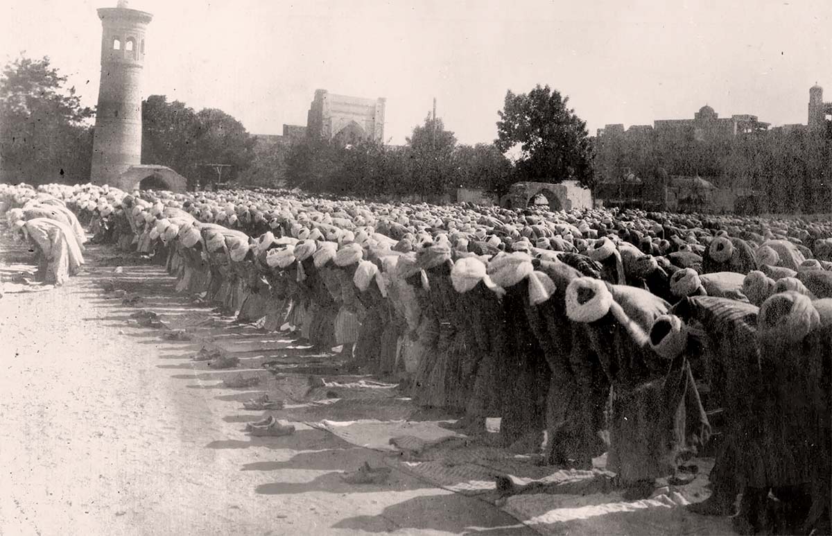 Bukhara. Friday prayer at the Registan, 1924