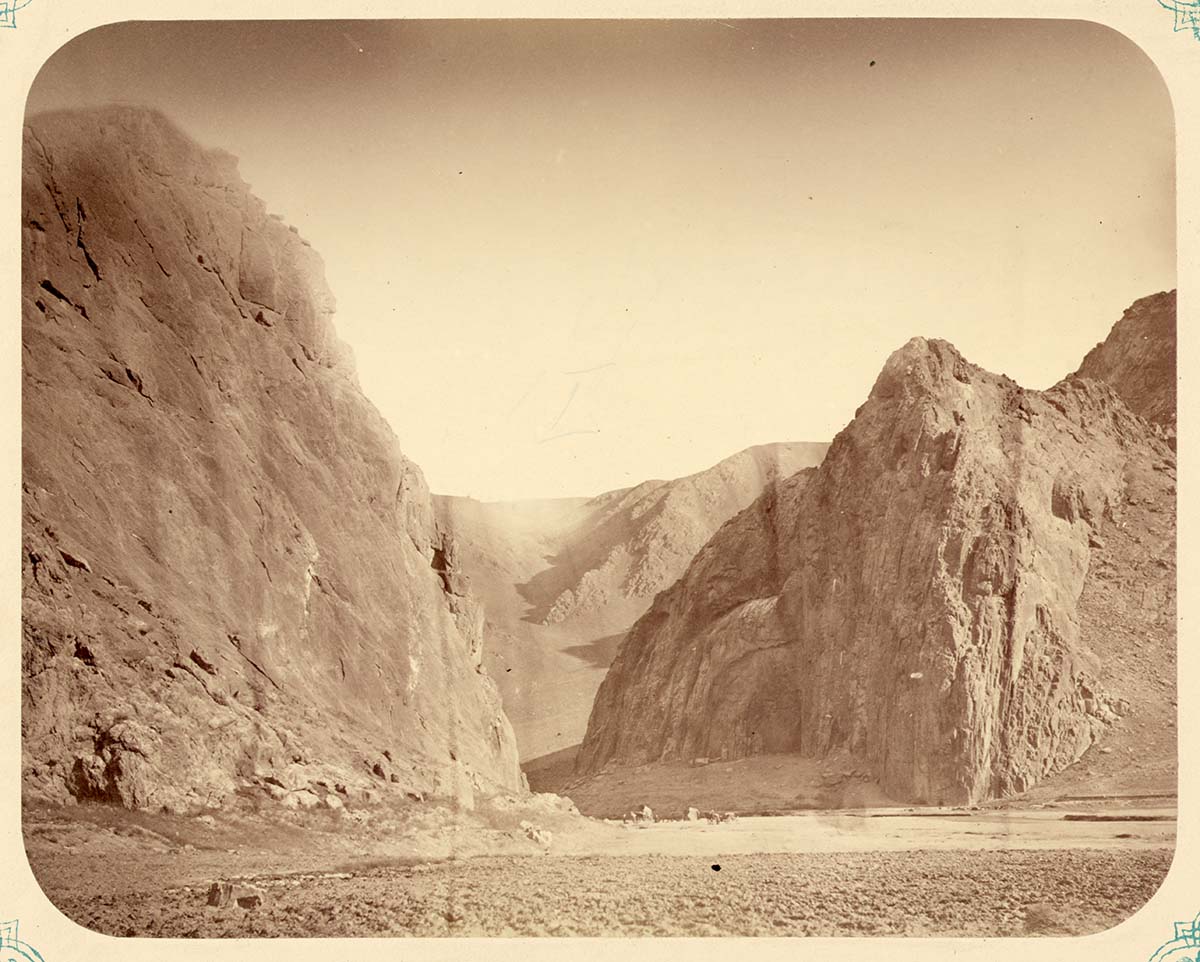 Jizzakh. Neighborhood of Jizzakh - Ilan-Uta Gorge, Gate of Tamerlane