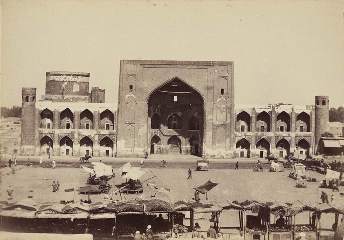 Samarkand. Tilla Kori Madrasa, Bazar