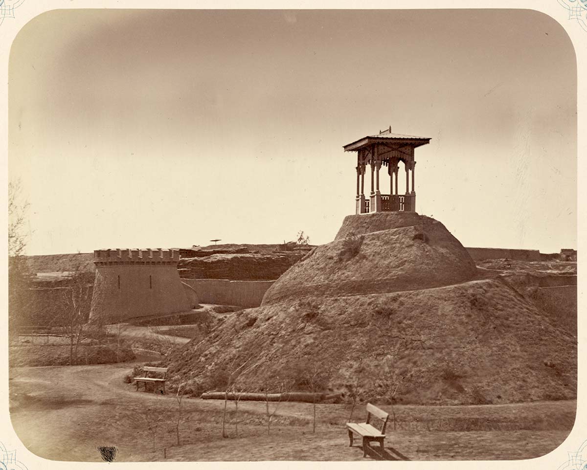 Tashkent. Arbor on an artificial hill and benches in the garden, between 1865 and 1872