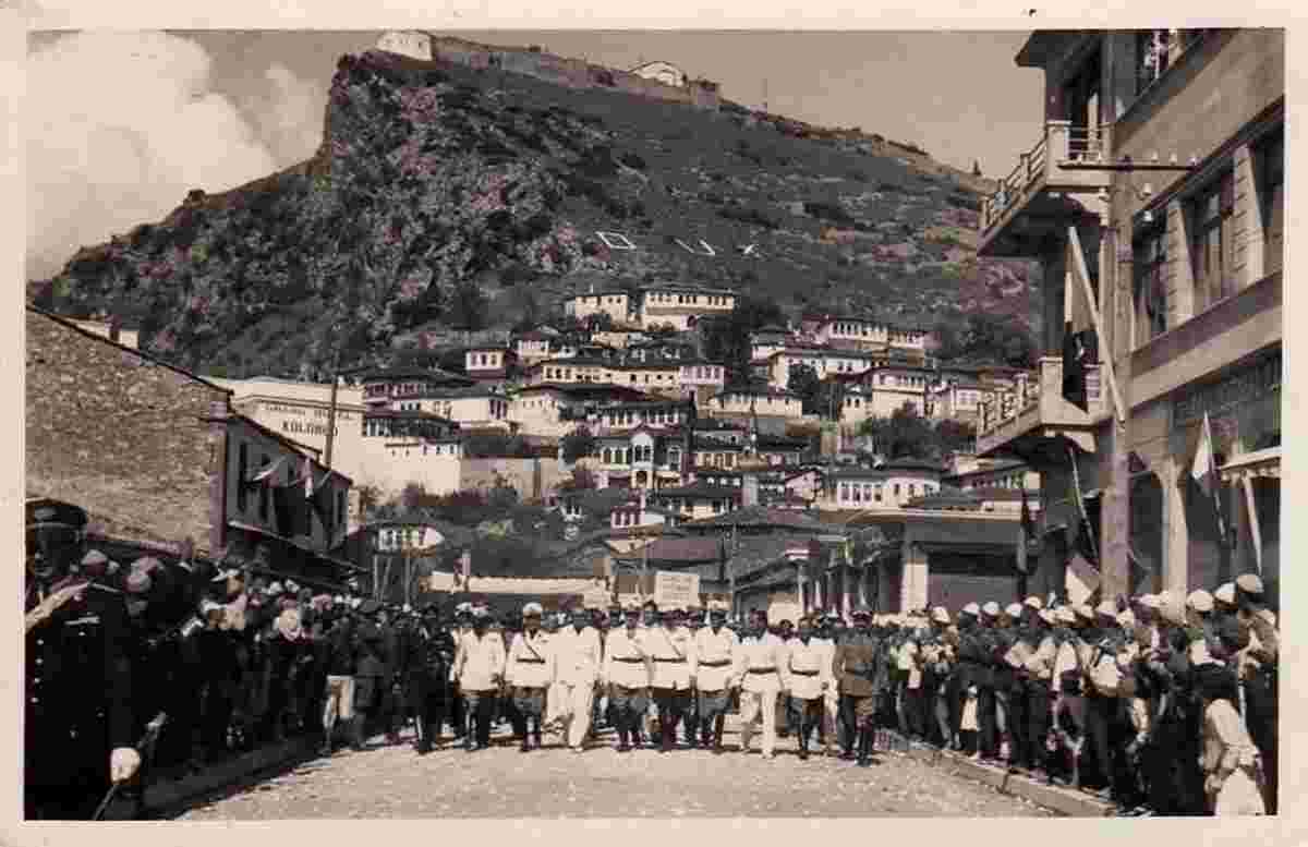 Berat. Soldiers, 1940s