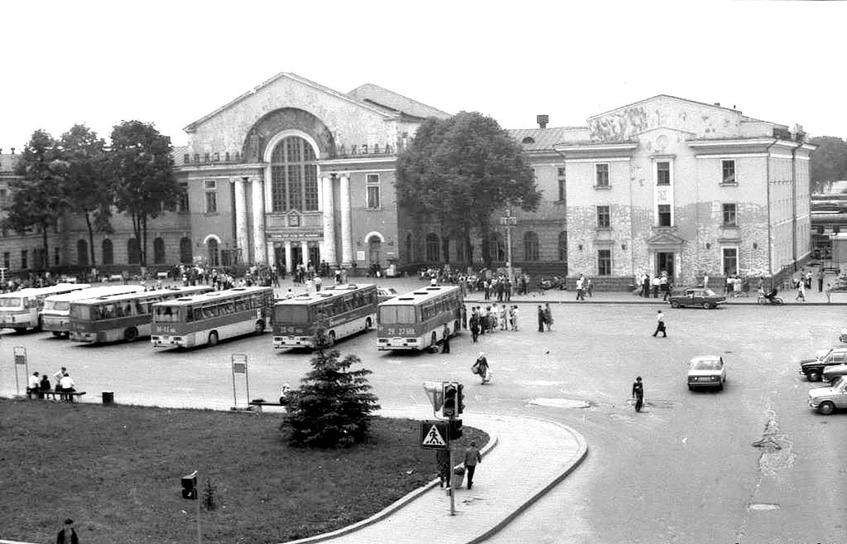 Baranavichy. Buses on Square in front Railway station 'Polessky', 1986