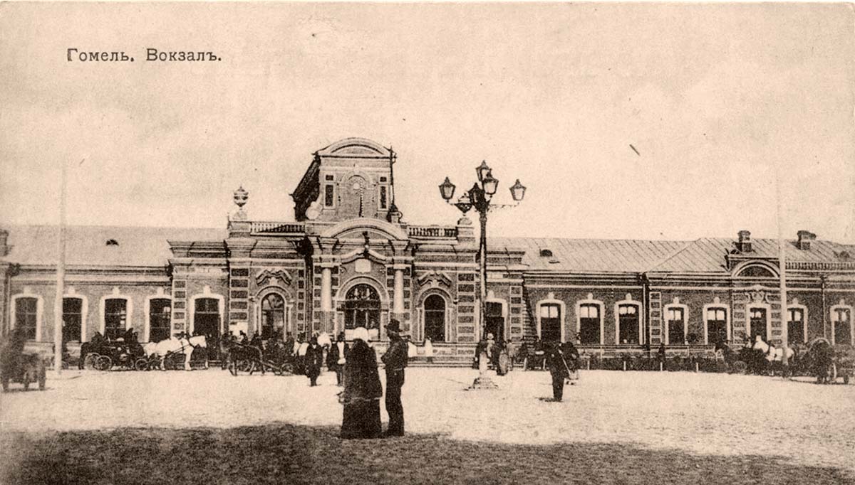 Gomel. Railway station square