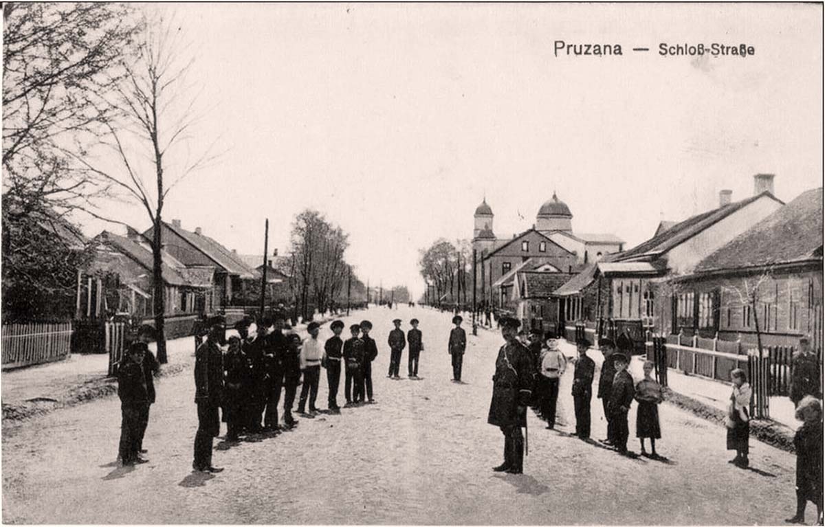 Pruzhany. Castle street