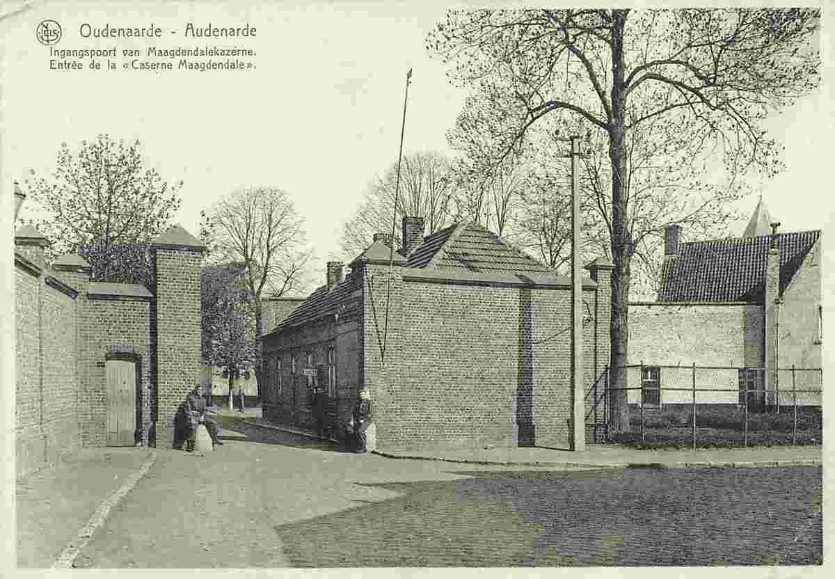 Audenarde. Entrée de la 'Caserne Maagdendale'