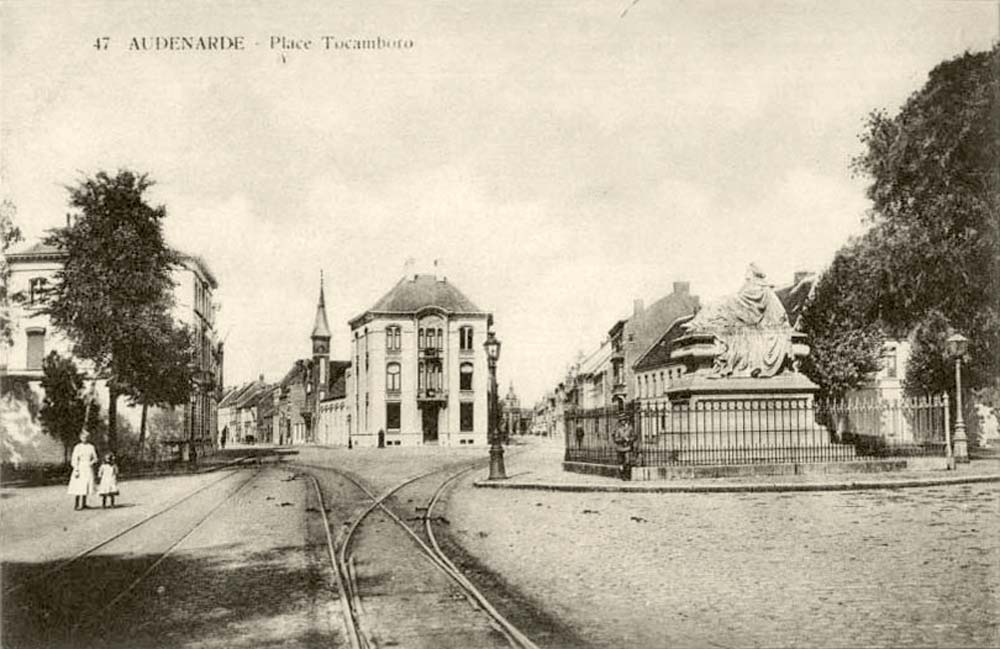 Audenarde (Oudenaarde). Monument du Mexique sur de la Place Tocamboro