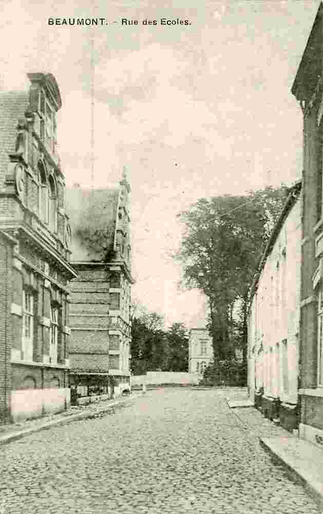Beaumont. Rue des Ecoles