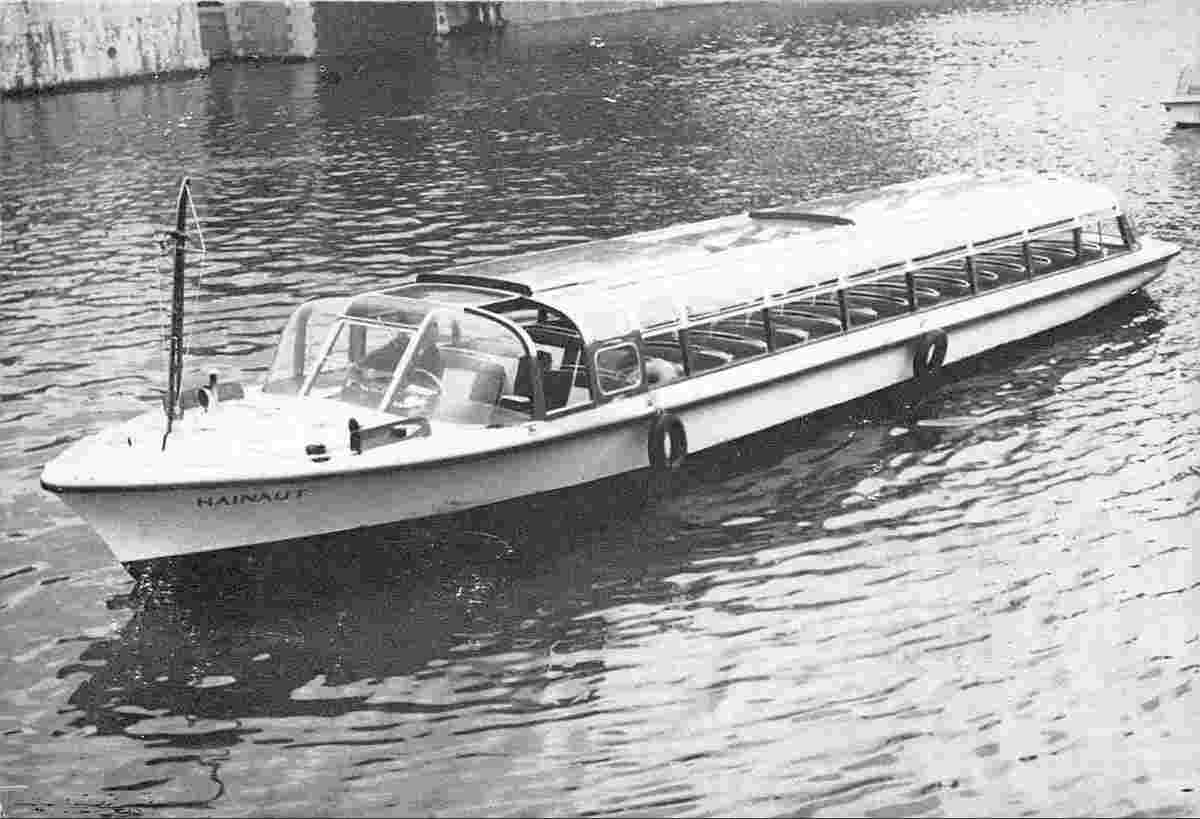 Braine-le-Comte. Ronquières - un bateau de plaisance