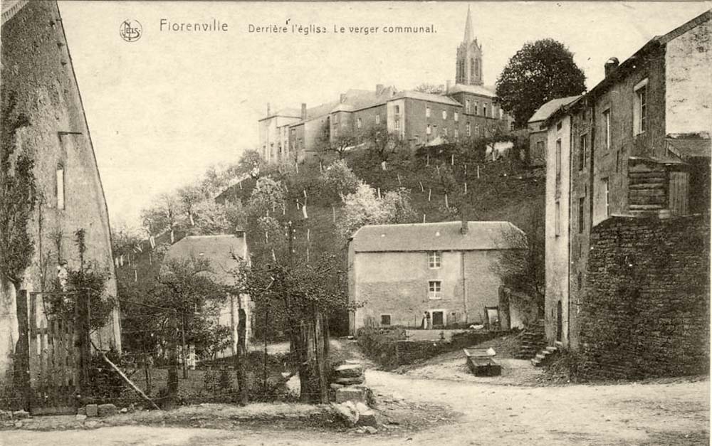 Florenville. Derrière L'église, le verger communal