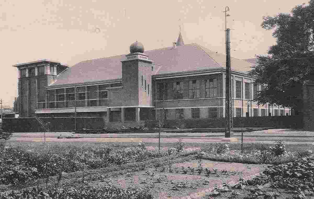 La Louvière. Institut Sainte Joseph, Salle des Fêtes et Externat