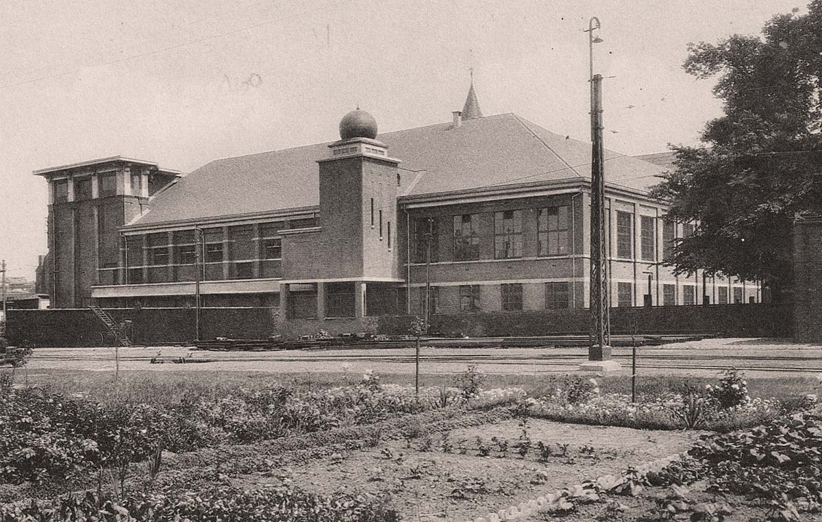 La Louvière. Institut Sainte Joseph, Salle des Fêtes et Externat