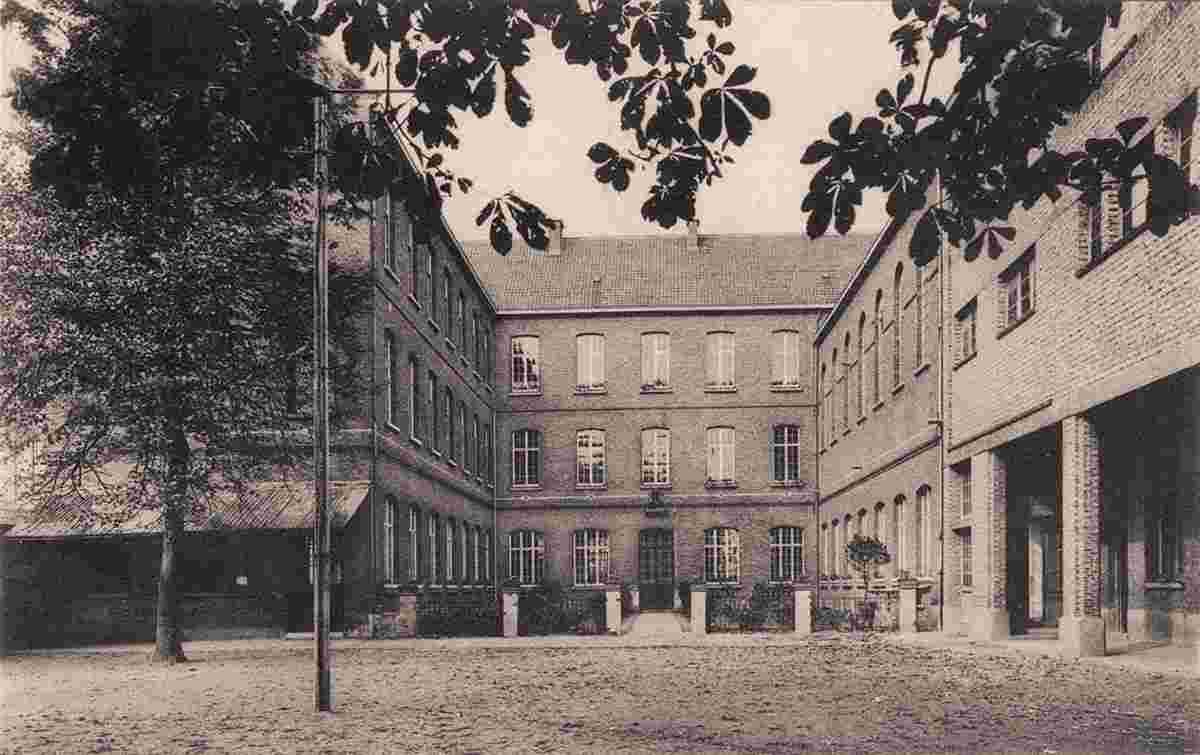 Lokeren. Saint Antonius-College, General view