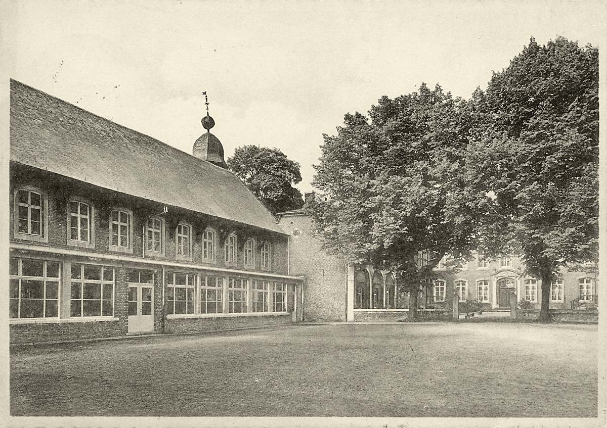 Looz (Borgloon). Institut St Marie, aire de jeux
