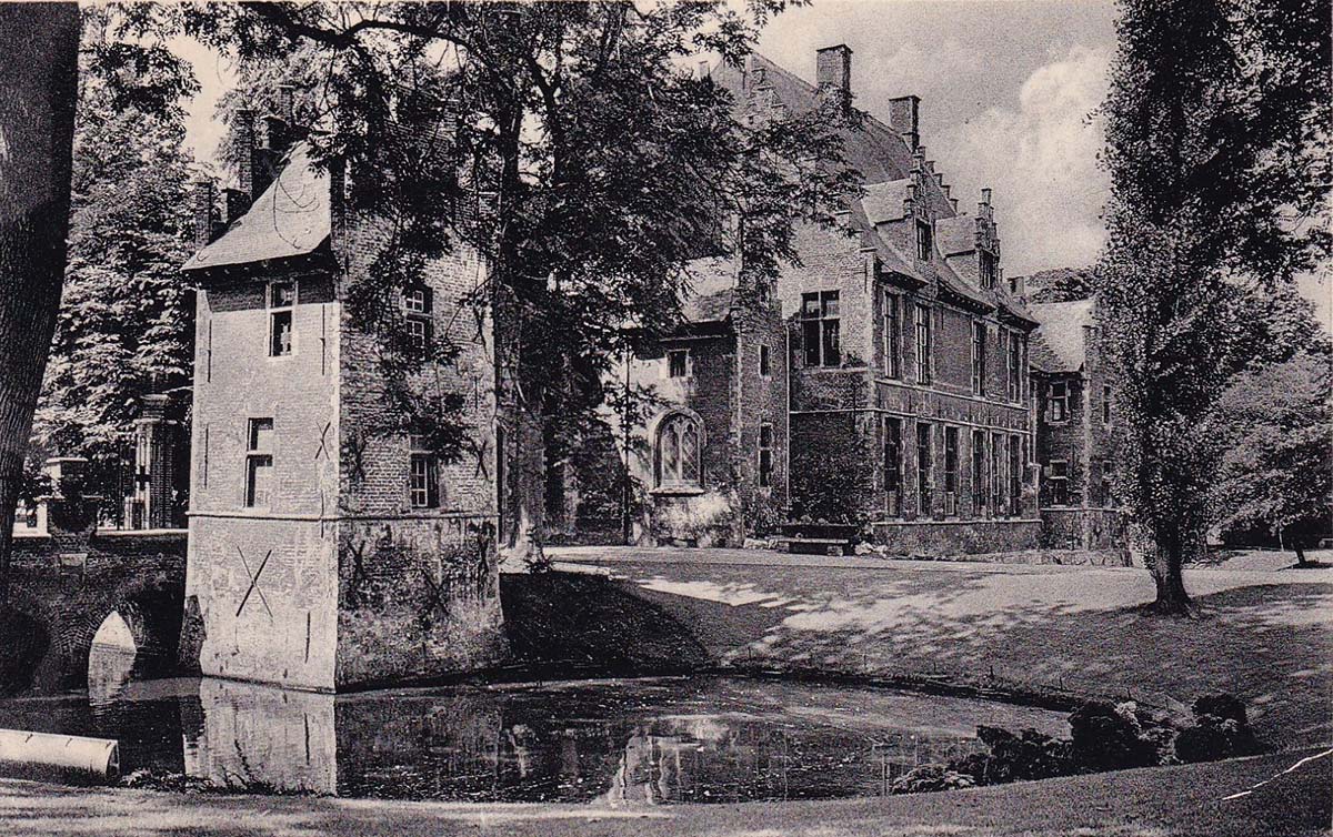 Saint-Nicolas. Castle Park, 1954