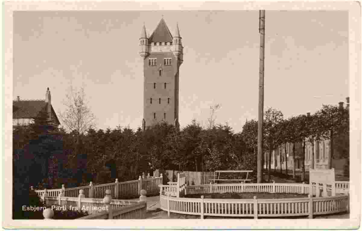 Esbjerg. Anlægget, on background - Water tower