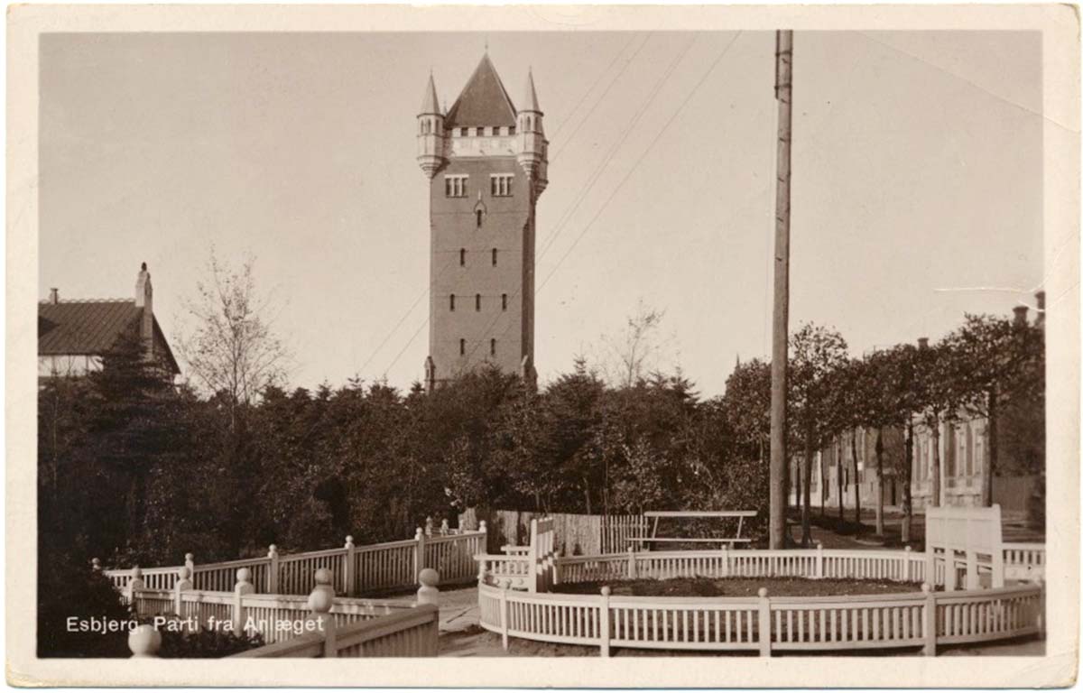 Esbjerg. Anlægget, on background - Water tower