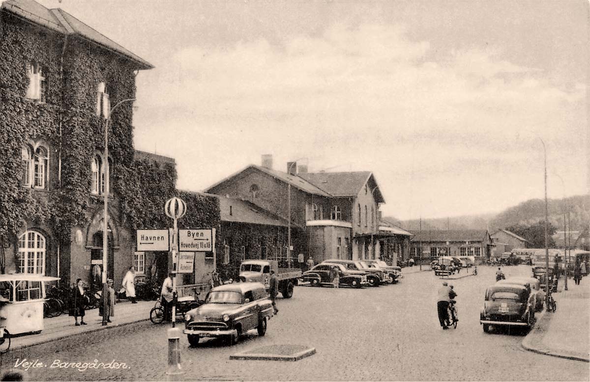 Vejle. Banegårdspladsen - Railway station square, 1963