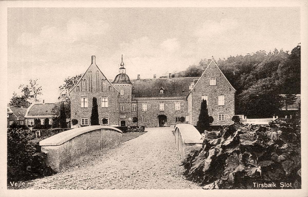Vejle. Tirsbæk Slot - Castle