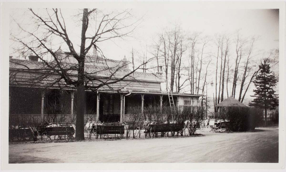 Helsinki. Restaurant in Kaisaniemi Park
