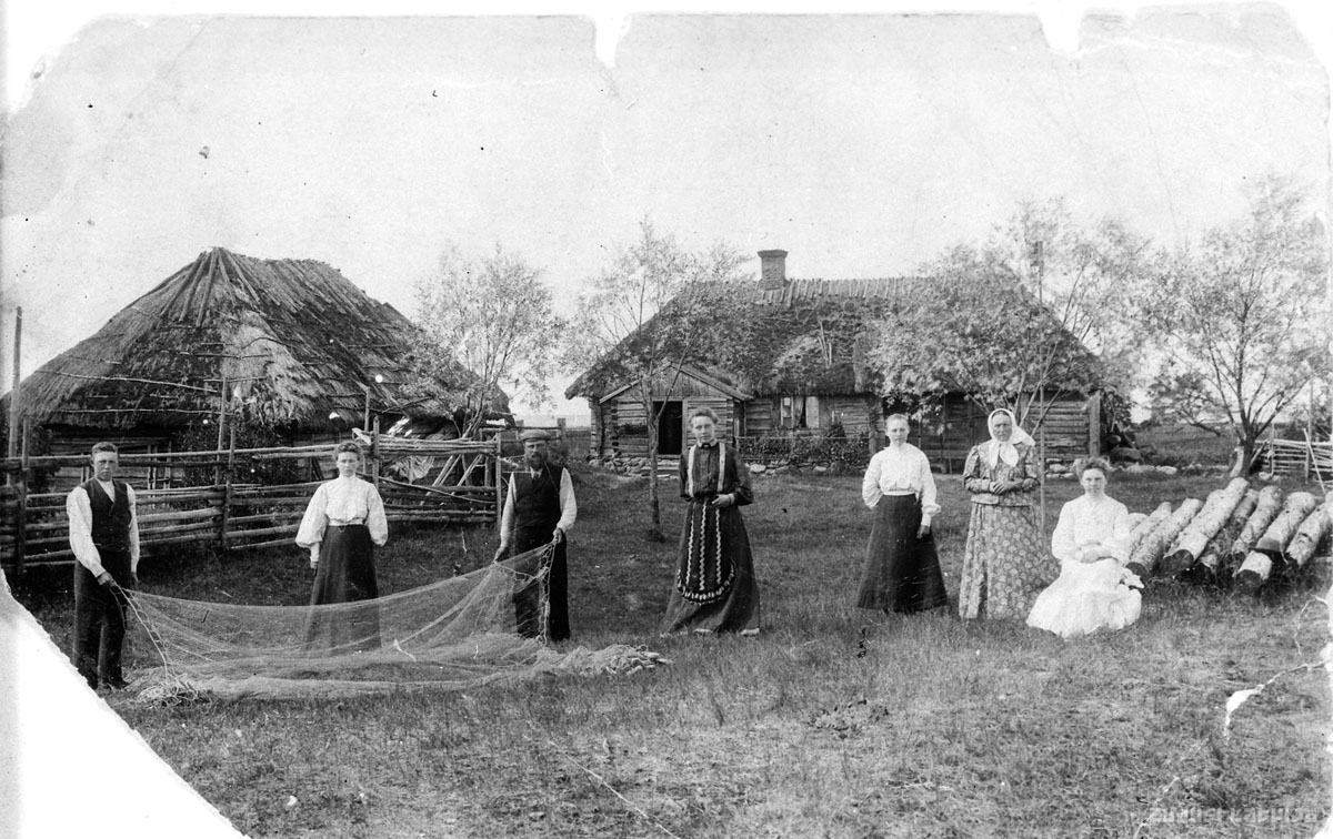 Ainazi. Fisherman Berzins with his family, 1908