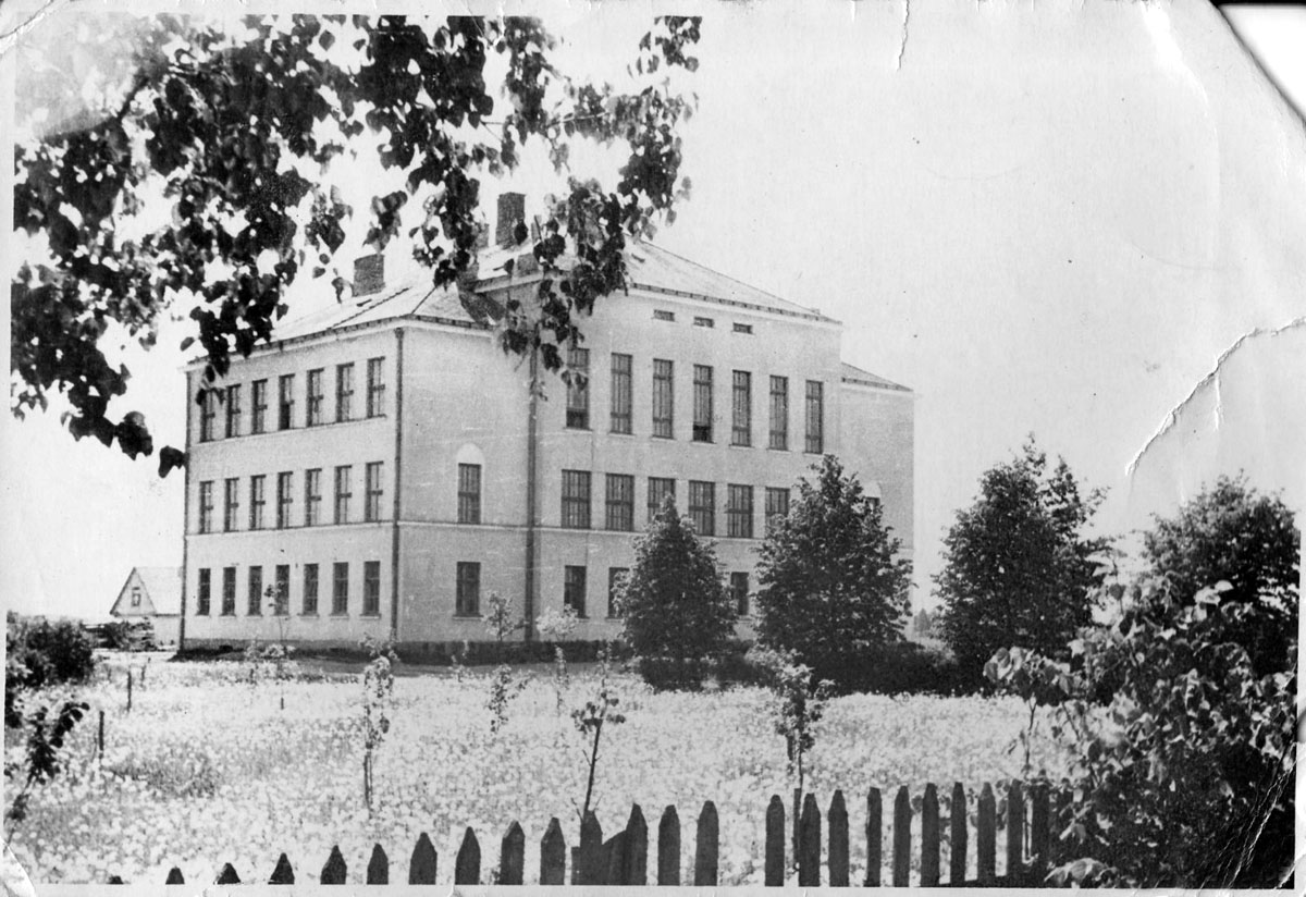Akniste. Gymnasium