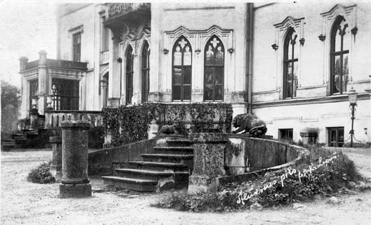 Aluksne. Palace Marienburg