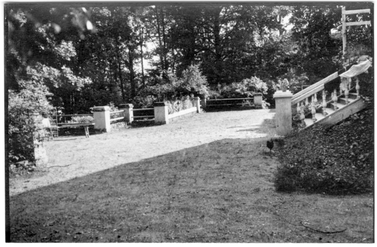 Ape. Farmstead, townhouse